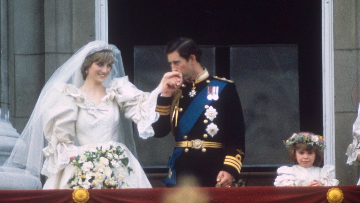 This is why Princess Diana had a secret second wedding dress | Marie ...