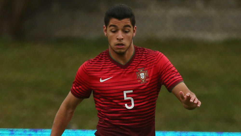 Porto's Soares honoured by Liverpool interest | FourFourTwo