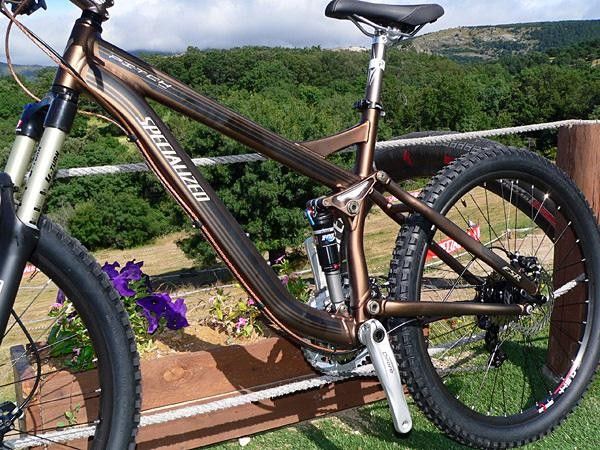 The Pitch frame bears similar lines to the more expensive Enduro SL.
