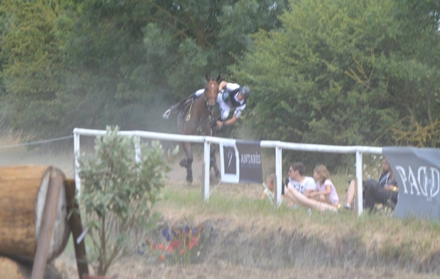 Tom Carlile loose horse XC 5