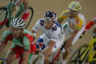 Mark Renshaw leads Robbie McEwen at the Sydney Thousand track meet
