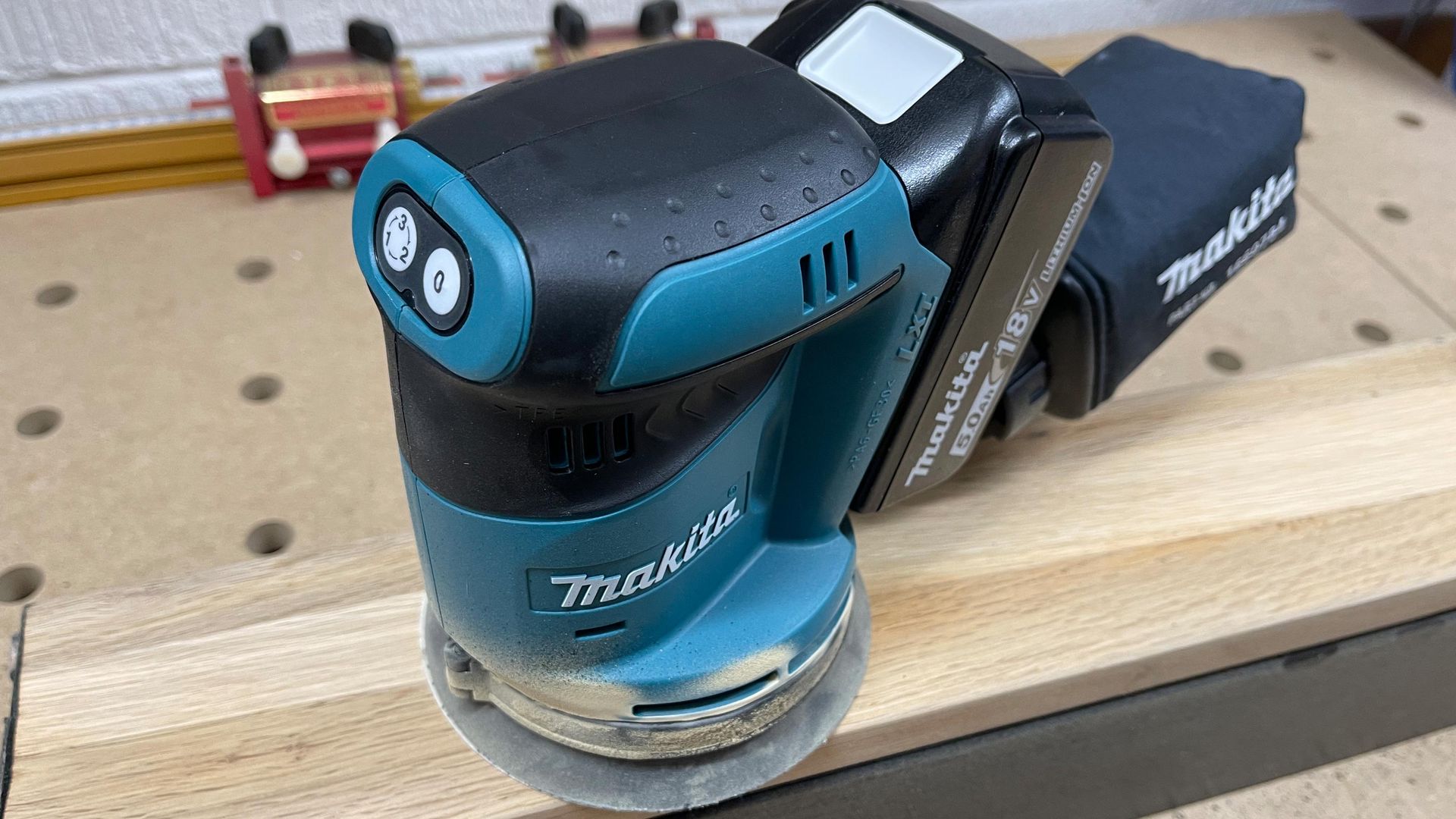 Makita DBO180 cordless 125mm random orbit sander review Homebuilding