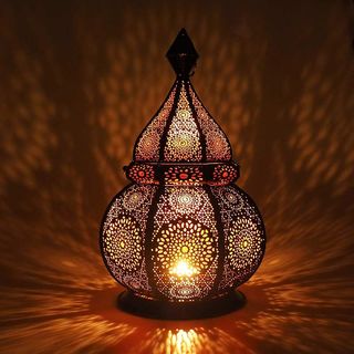 decorating for a garden party with Moroccan lantern
