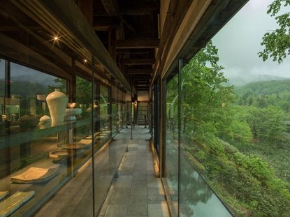 japanese houses, an example is Shiguchi house showing inside and outside relationship through glass wall