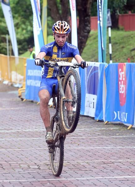 Stage 4 winner Emil Lindgren (Rabobank-Giant) celebrating in style at the finishing line.