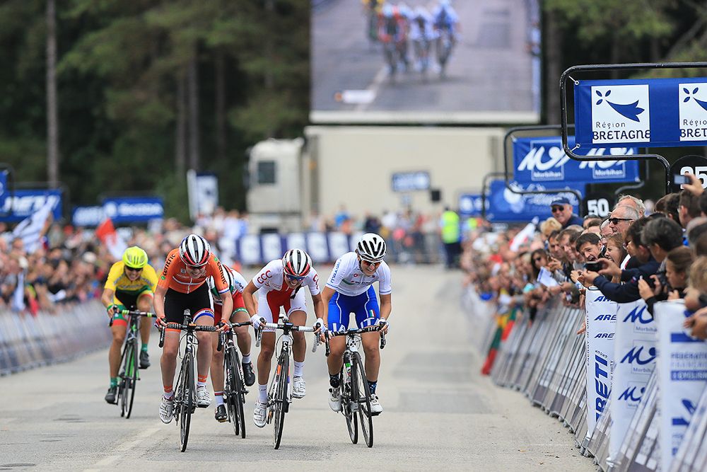 The leaders come to the line in the Euro championships road race.