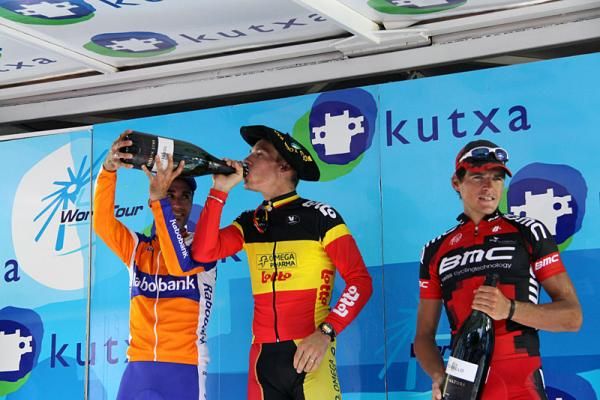 Runner-up Carlos Barredo (Rabobank) gives winner Philippe Gilbert (Omega Pharma-Lotto) a hand with the champagne.
