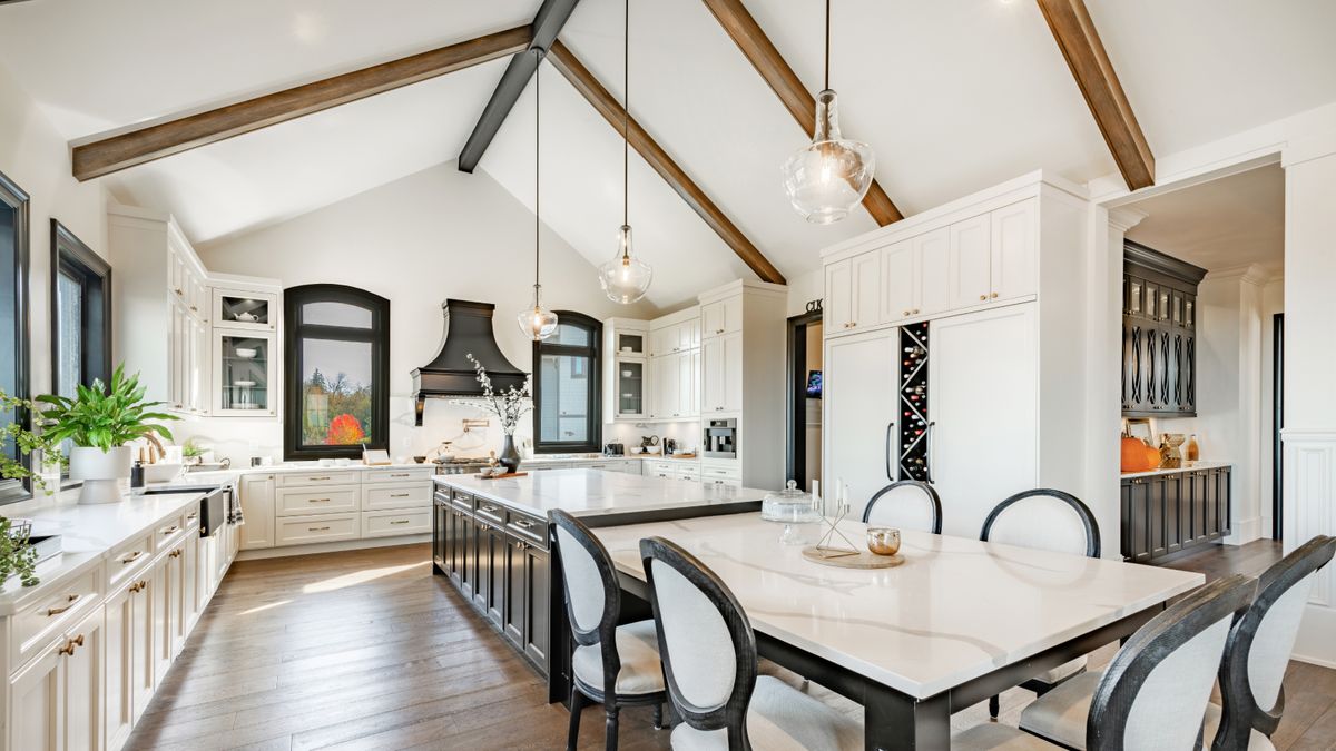 Kitchens with vaulted ceilings: Why they can cause problems | Homebuilding