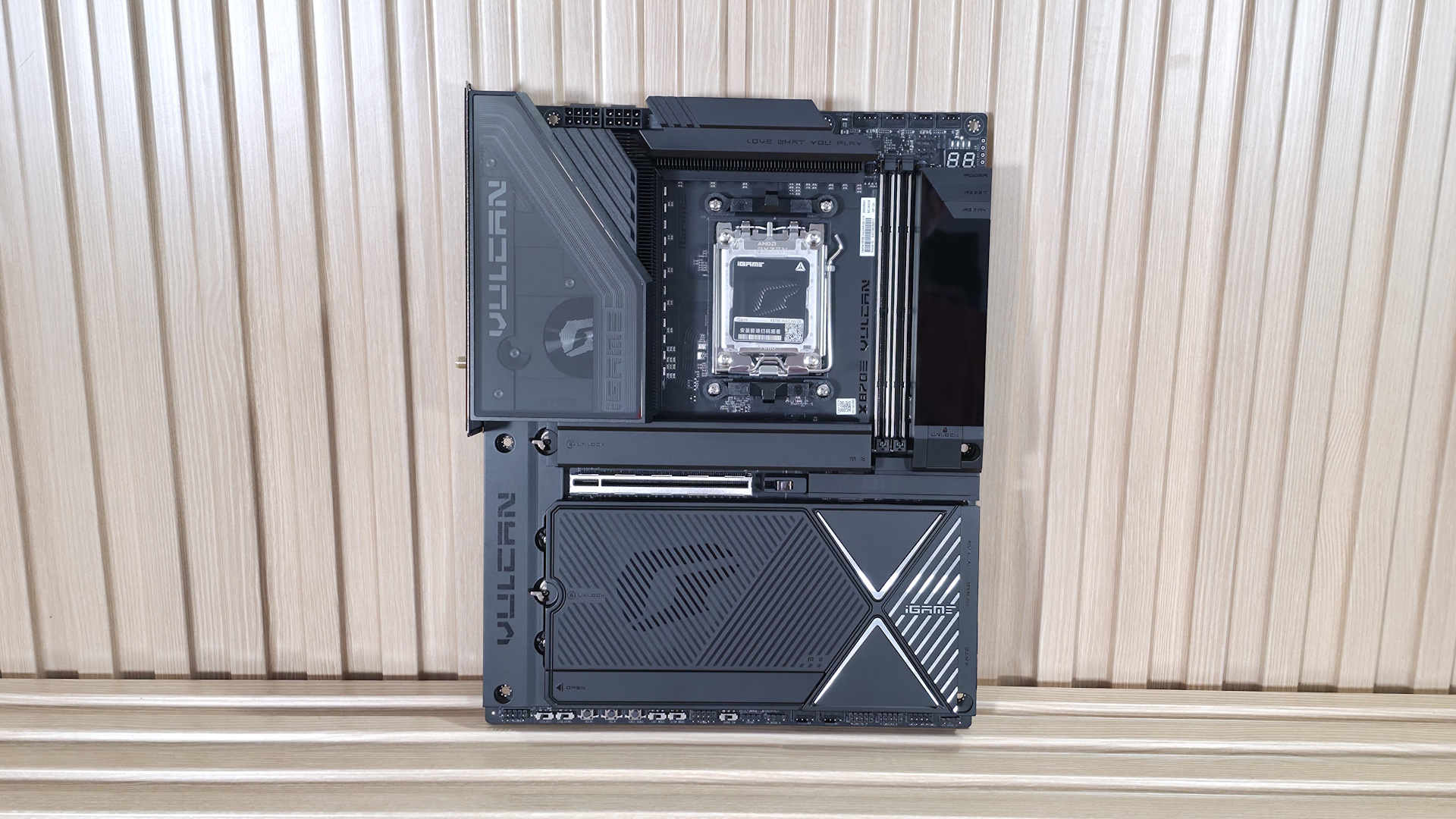 Colorful iGame X870E Vulcan OC