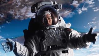 Returning to everyday life after looking at our planet from orbit is a struggle for astronaut Lucy Cola (Natalie Portman) in the new space thriller "Lucy In The Sky."