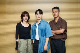 Park Gyu-young, Im Si-wan, and Jo Woo-jin, in a cast picture for 'Mantis.'