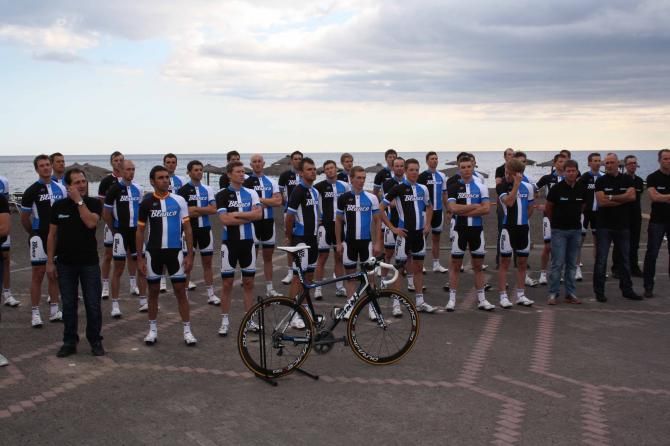 The 2013 Blanco team poses for its team photo on the seafront at Playitas.