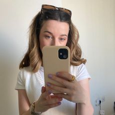 Beauty writer, Grace Lindsay, testing the KEEO hair straightener