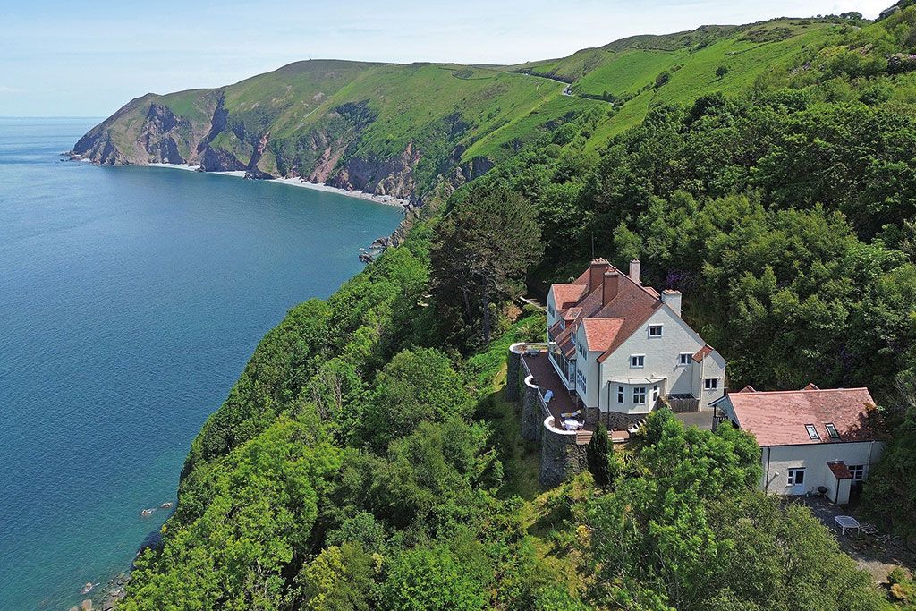 Houses for sale in elevated locations: The Beacon, Countisbury Hill, Lynmouth, Devon