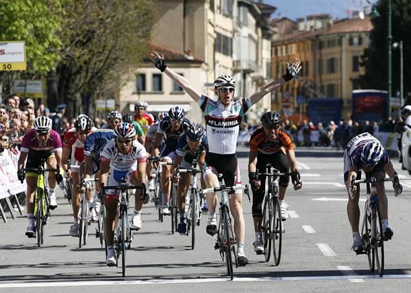 Riccardo Ricc&ograve; (Ceramica Flaminia) wins the stage