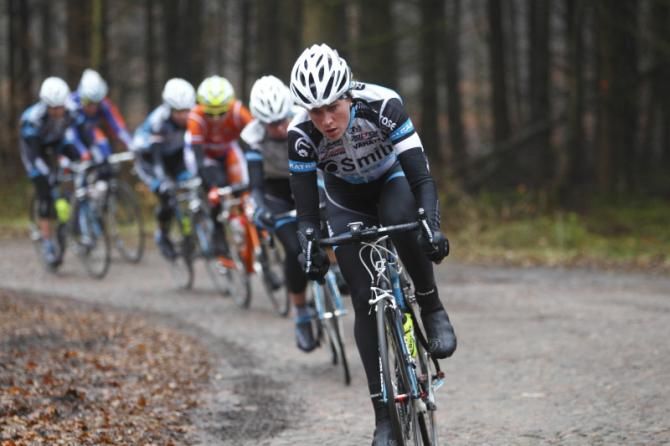 Vera Koedooder (Sengers Ladies Cycling Team) leads a small group