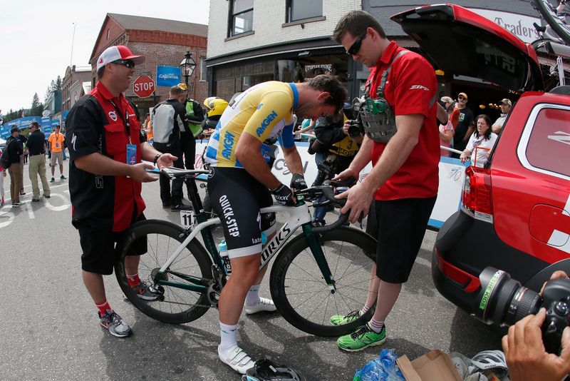Mark Cavendish (Etixx-Quick Step) gets a late adjustment to his bike
