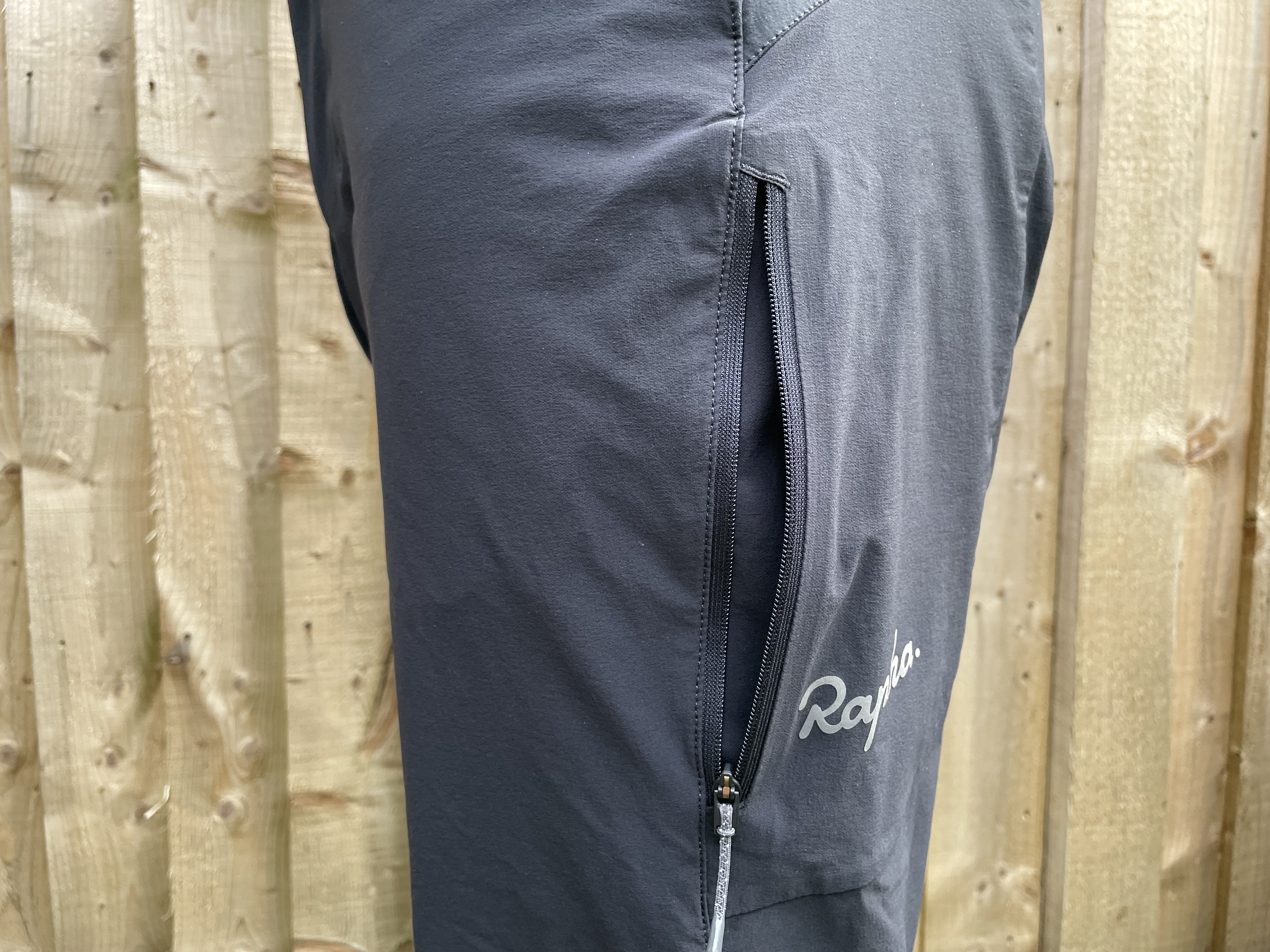 Zipped thigh pockets of the Rapha Explore Pants