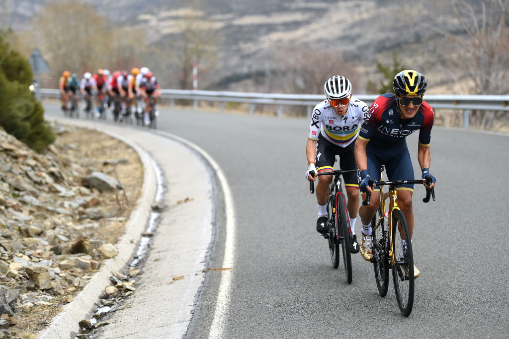 BO TALL SPAIN MARCH 24 LR Sergio Andres Higuita Garcia of Colombia and Team Bora Hansgrohe and Richard Carapaz of Ecuador and Team INEOS Grenadiers attack in the final climb during the 101st Volta Ciclista a Catalunya 2022 Stage 4 a 1665km stage from La Seu dUrgell to Bo Tall 2015m VoltaCatalunya101 WorldTour on March 24 2022 in Bo Tall Spain Photo by David RamosGetty Images