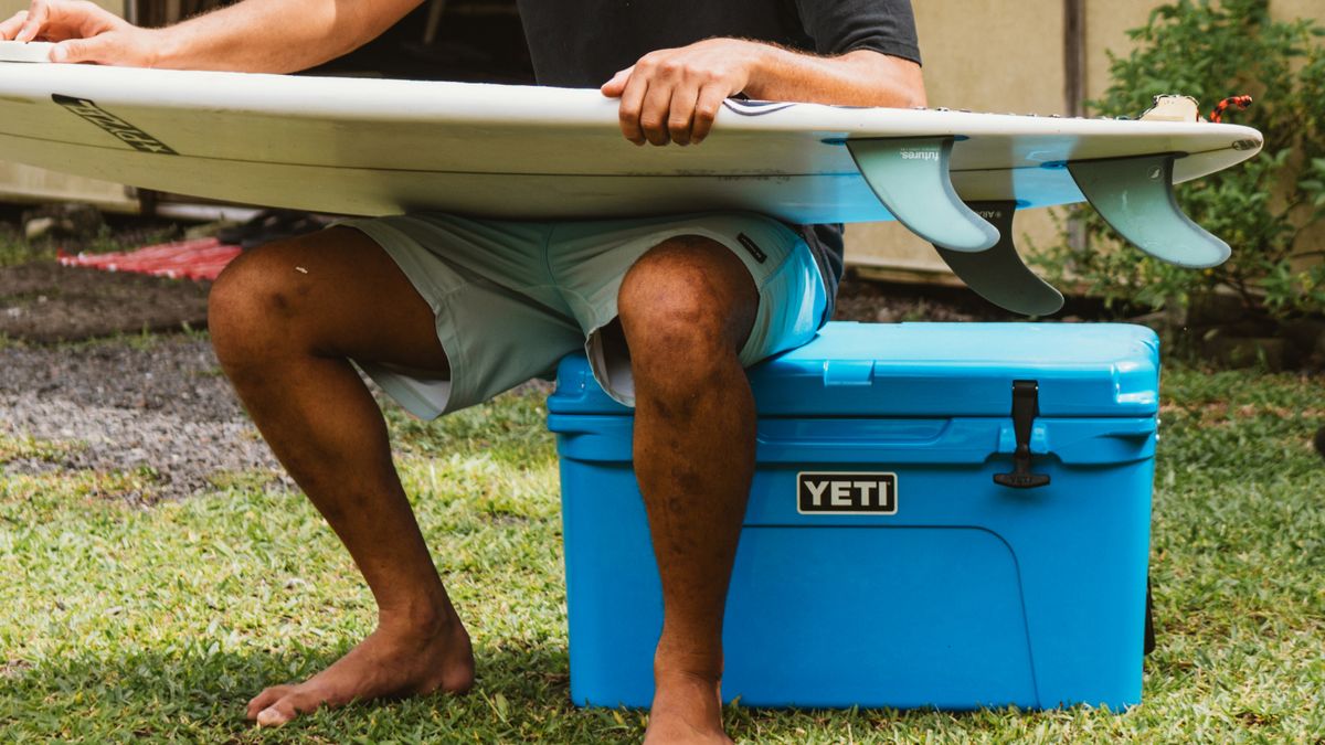 Yeti cool box in Big Wave Blue