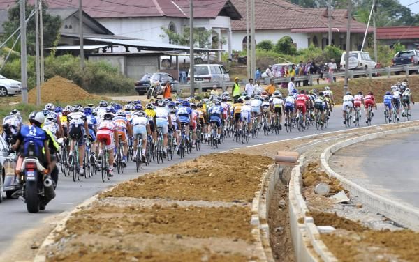 Day off for the road crews as the Tour of Langkawi peloton flies through