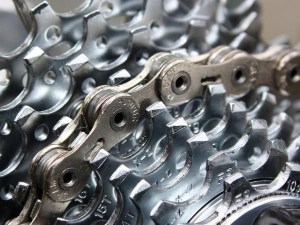 Hushovd is using SRAM's latest PC-1091R chain with more heavily chamfered outer plates for quieter running.