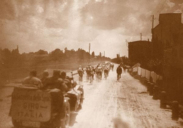 Action from the 1921 Giro d'Italia