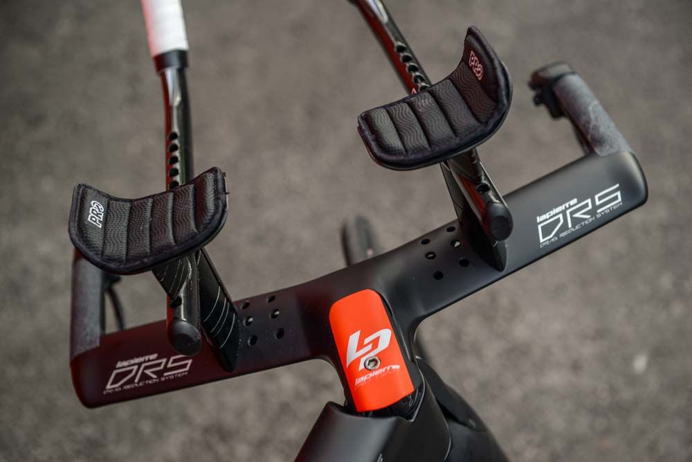 The aerobars of the Lapierre Aerostorm DRS