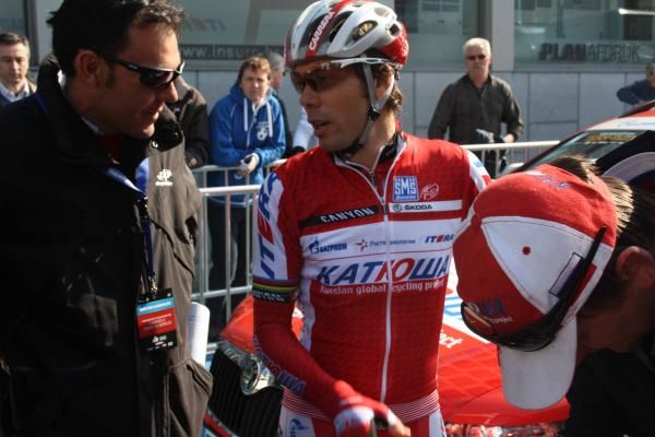 A relaxed Oscar Freire (Katusha) at the start.