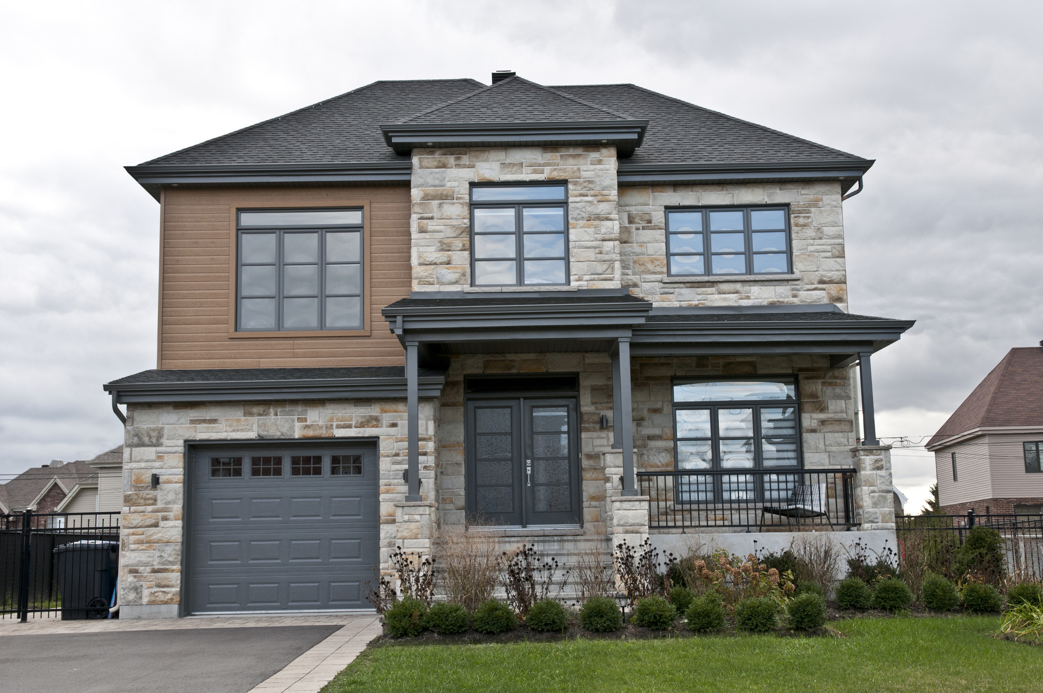 Large house of modern style, in beige/brown stone and gray and brown wood, located in Pierre, South Dakota