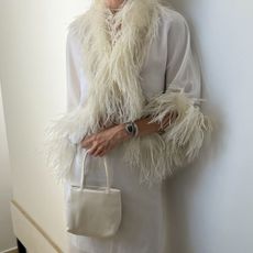 An image of @josefinehj wearing an all-white outfit.