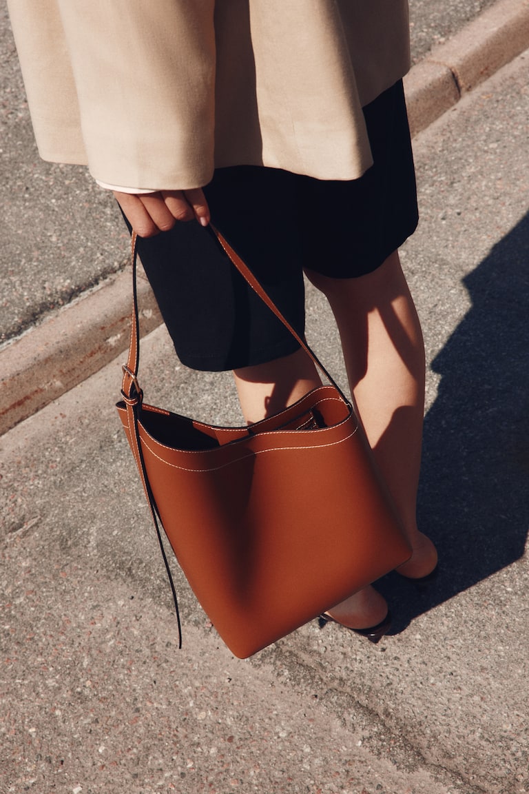 Asymmetric Shopper