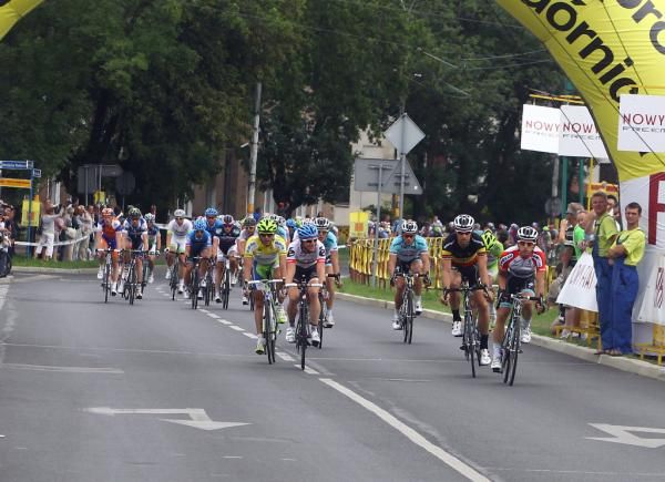 Michal Kwiatkowski (Omega Pharma-QuickStep) wins the first intermediate sprint of stage 4 and the three-second bonus moved him into the leader's jersey.