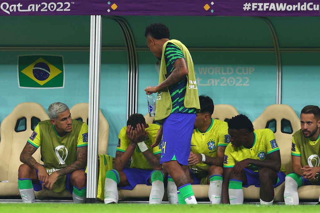 Neymar spotted crying on bench after coming off injured for Brazil ...