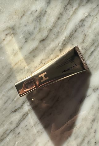 Hourglass Illusion Luminous Glow Foundation