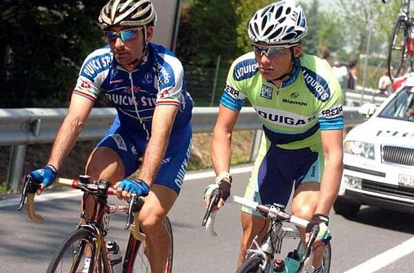 Paolo Bettini (Quick.Step, l) looks comfortable during the stage