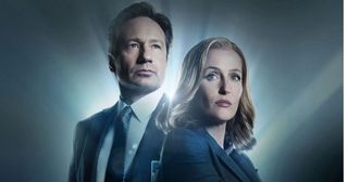 THE X-FILES: L-R: David Duchovny and Gillian Anderson. THE X-FILES TM & © 2016 Fox and its related entities. All rights reserved.