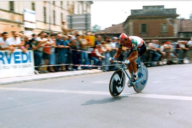 Moser on his aero bike while riding for Brianzoli Supermercati