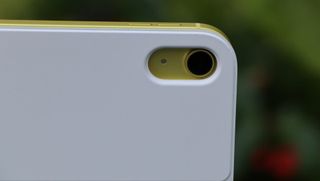 iPad 10.9 (2022) camera closeup