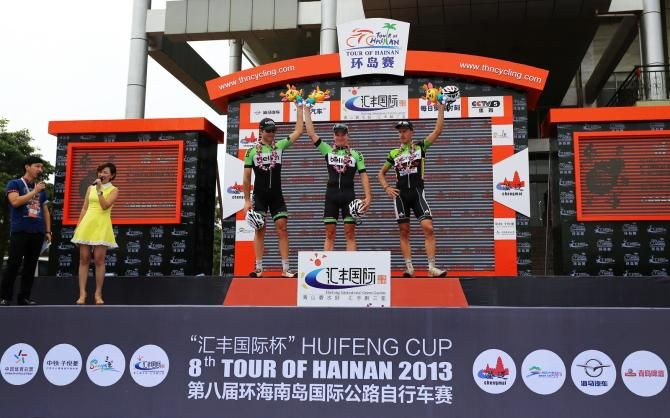 The podium salutes the fans gathered in Chengmai.