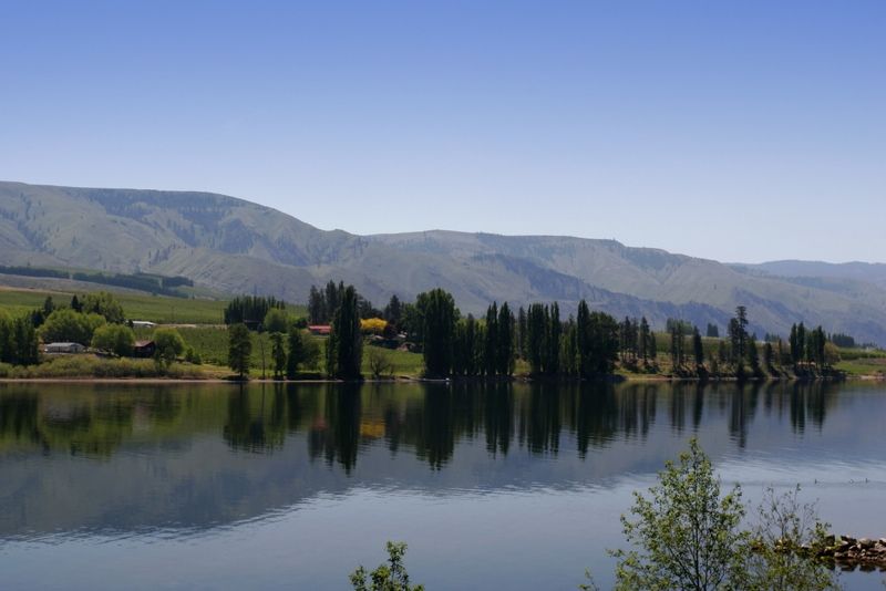 Lake Entiat on the Columbia River is near a newfound fault that is the source of a mysterious 1872 earthquake. The lake is a reservoir formed by a hydroelectric dam.