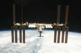 Shuttle Discovery Closes In On Space Station