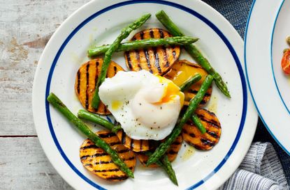 Poached egg with griddled asparagus and sweet potato