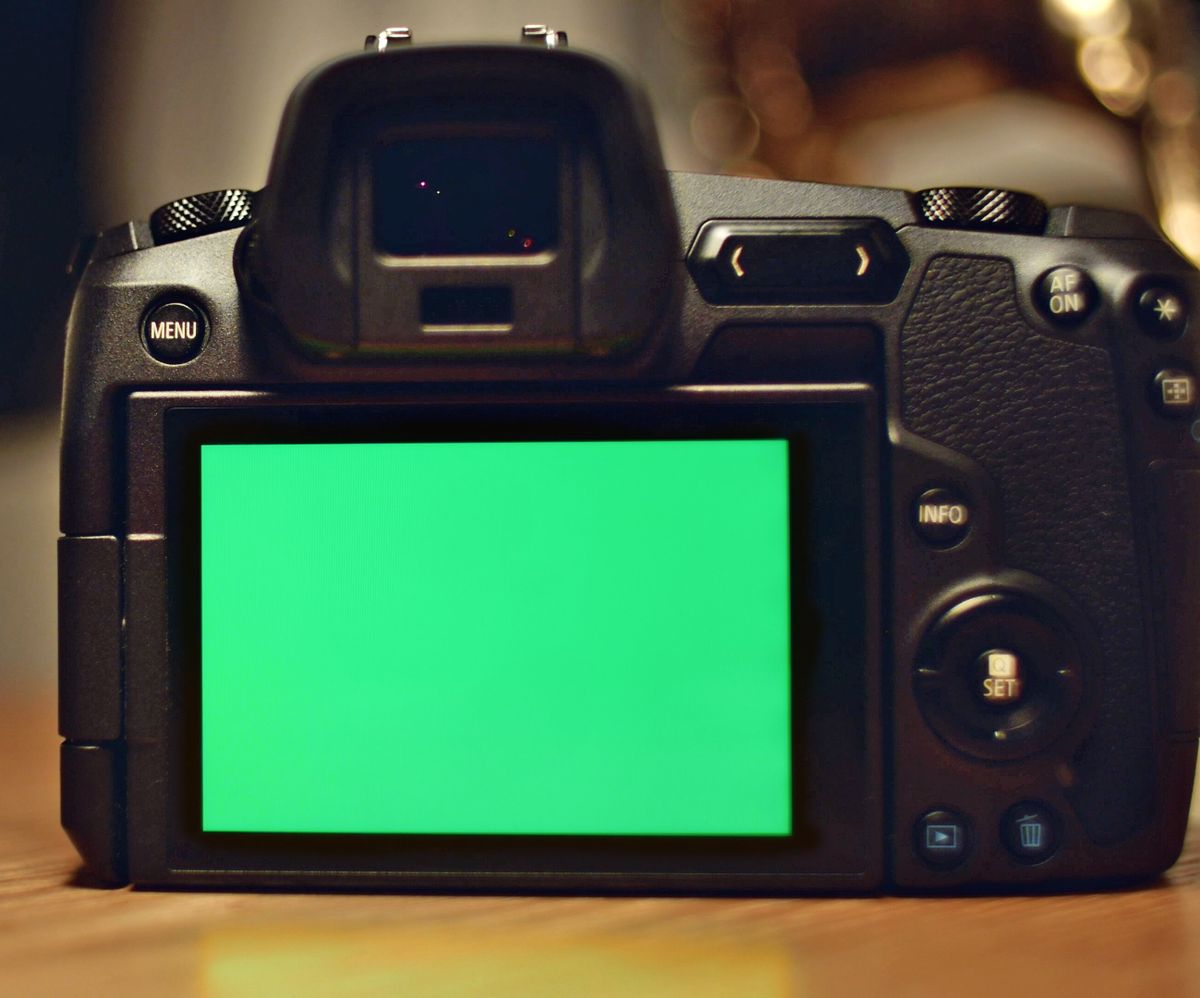 Canon EOS R hacked: Magic Lantern successfully loaded (image: www.eoshd.com)