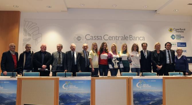 Giro del Trentino group shot with local authorities and jersey wearers