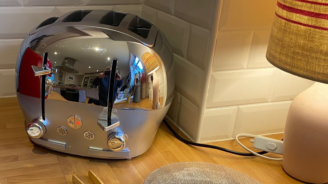 Funky 4-Slice Toaster at home