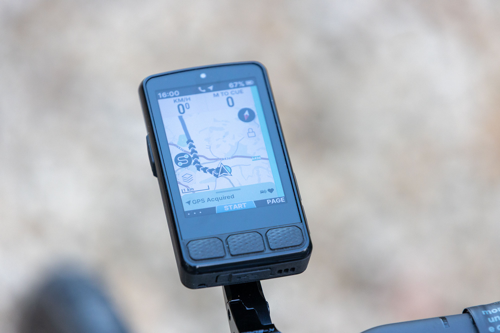 Wahoo Elemnt Roam 3 showing route and direction of travel chevrons