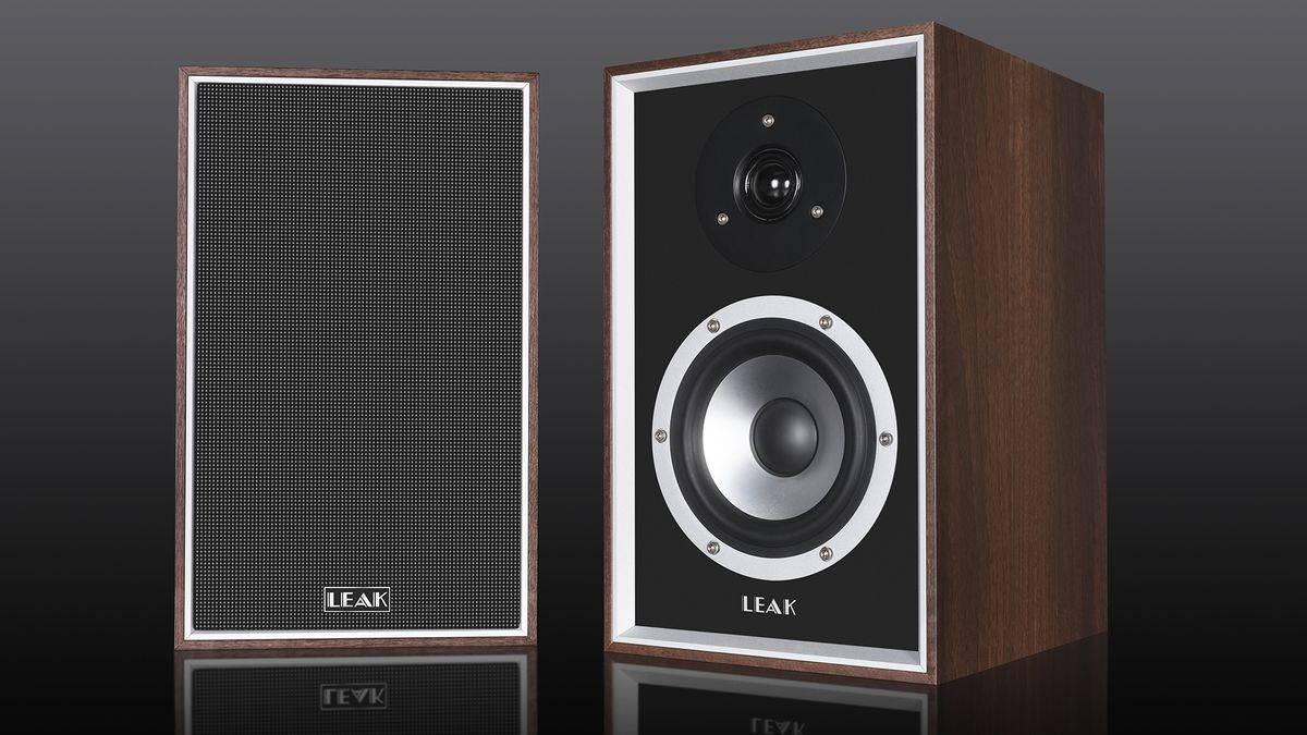 Various pictures of the LEAK Sandwich 100 speakers.