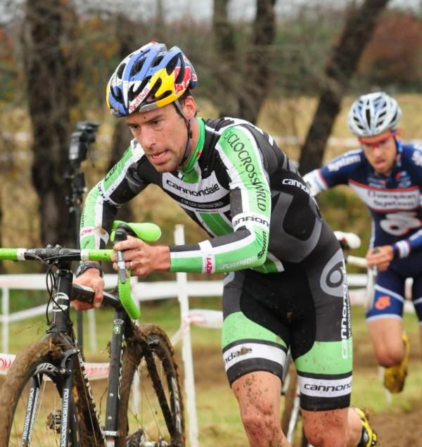 Timothy Johnson (Cannondale/cyclocrossworld.com) trying to keep pace with Ryan Trebon (Kona).