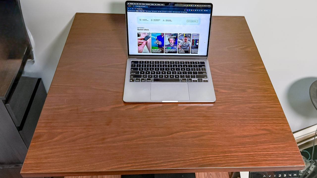 Progressive desk in from above